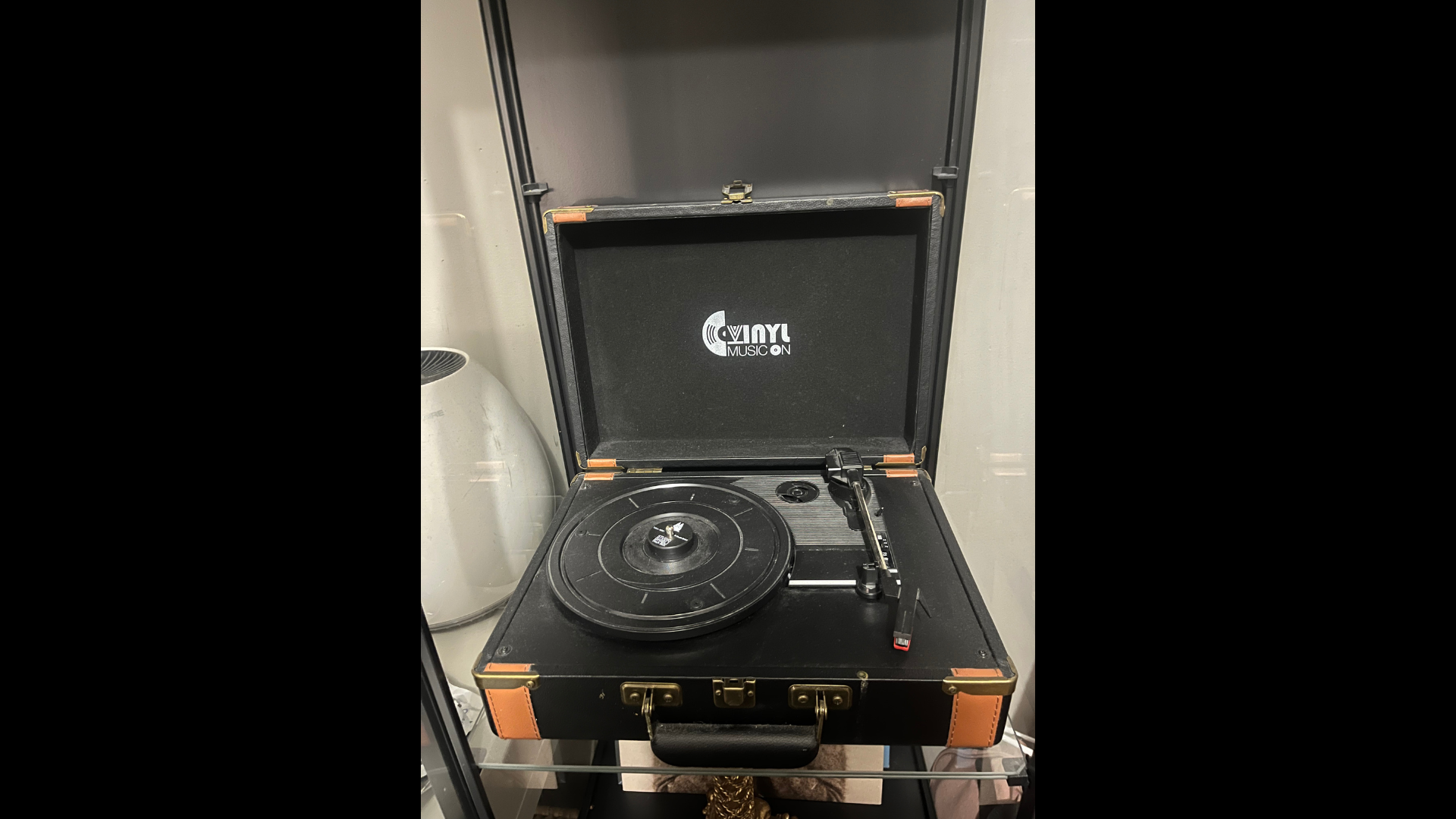 This is my record player. I wanted to use the lid shutting function specifically for the circuit and interactivity